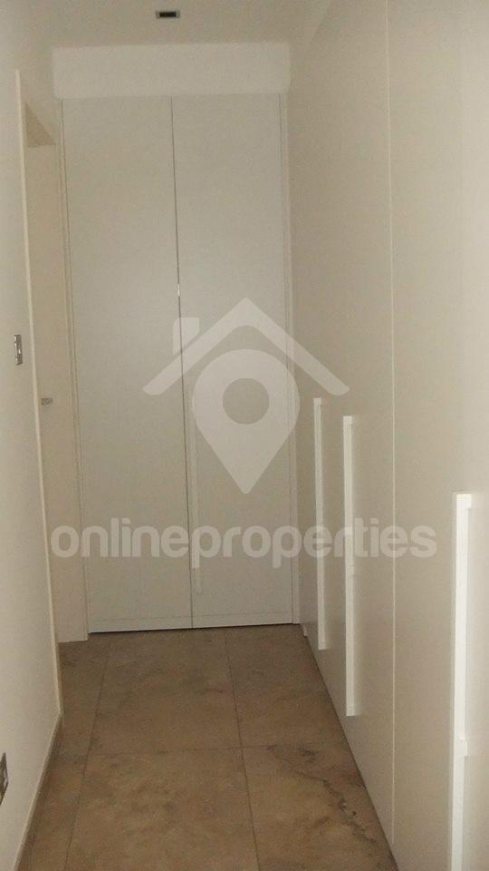 To change image, hover mouse over thumbnails below