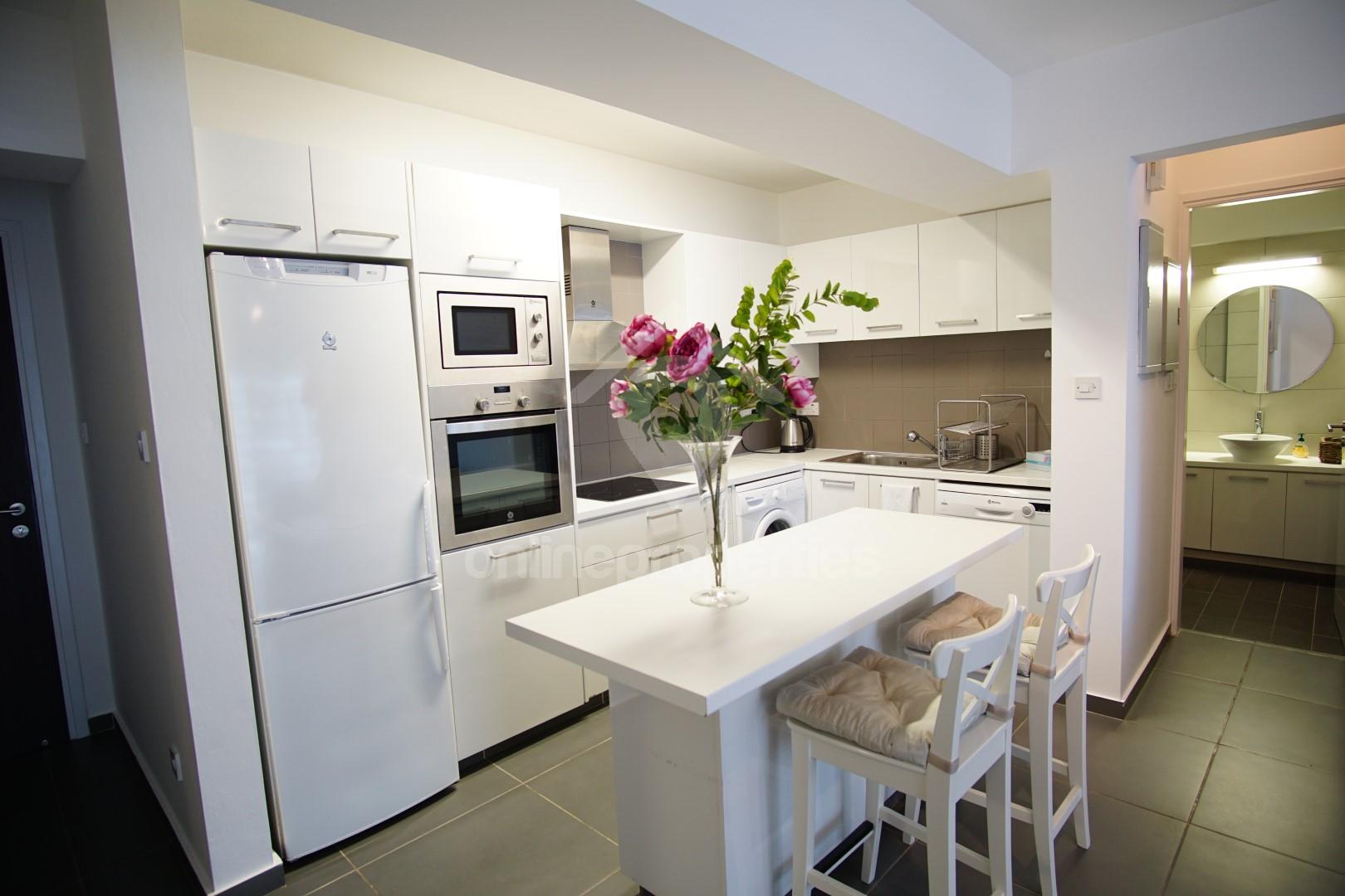 To change image, hover mouse over thumbnails below