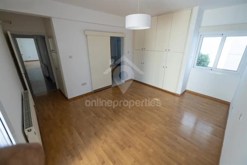 To change image, hover mouse over thumbnails below