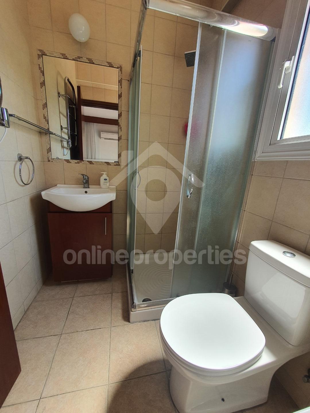 To change image, hover mouse over thumbnails below