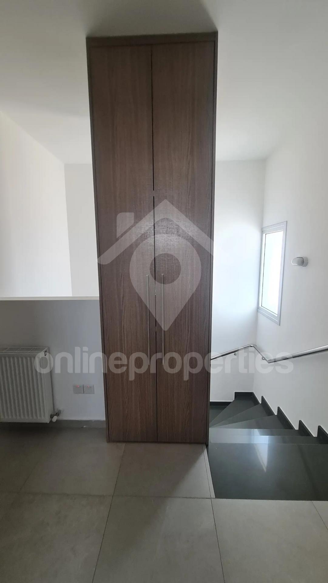 To change image, hover mouse over thumbnails below