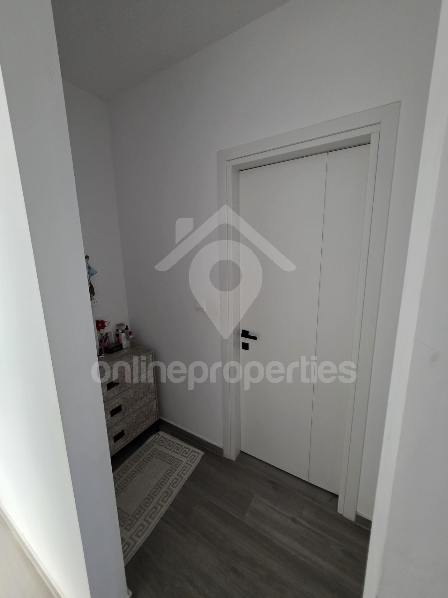 To change image, hover mouse over thumbnails below