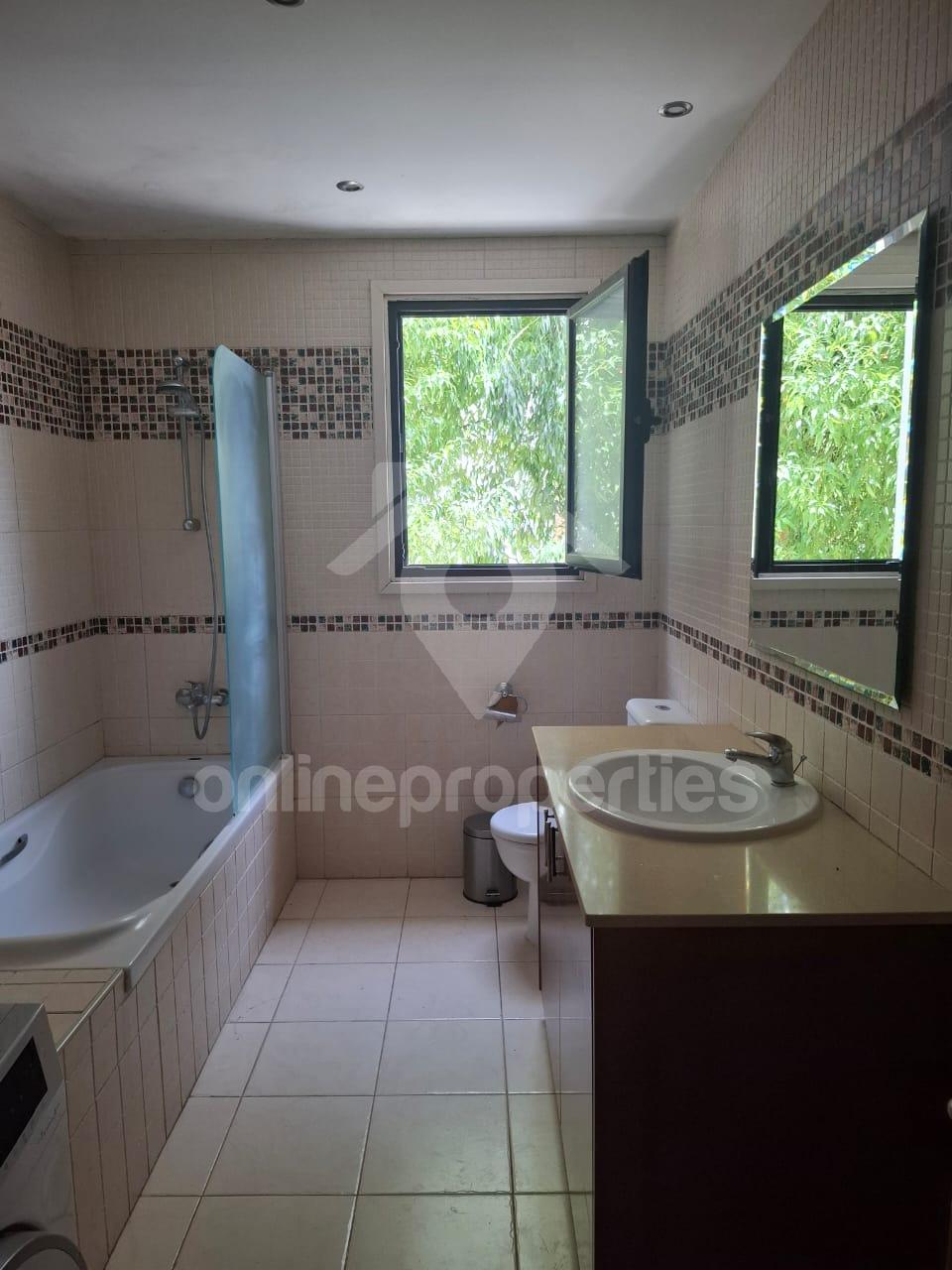 To change image, hover mouse over thumbnails below