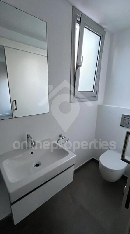 To change image, hover mouse over thumbnails below