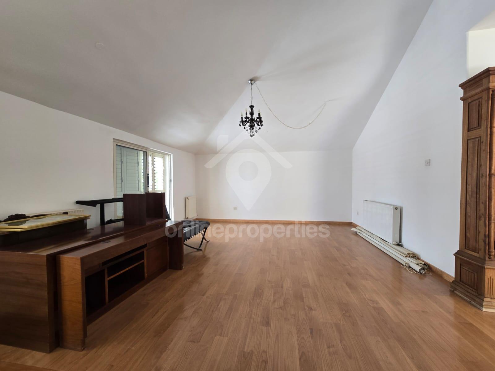 To change image, hover mouse over thumbnails below