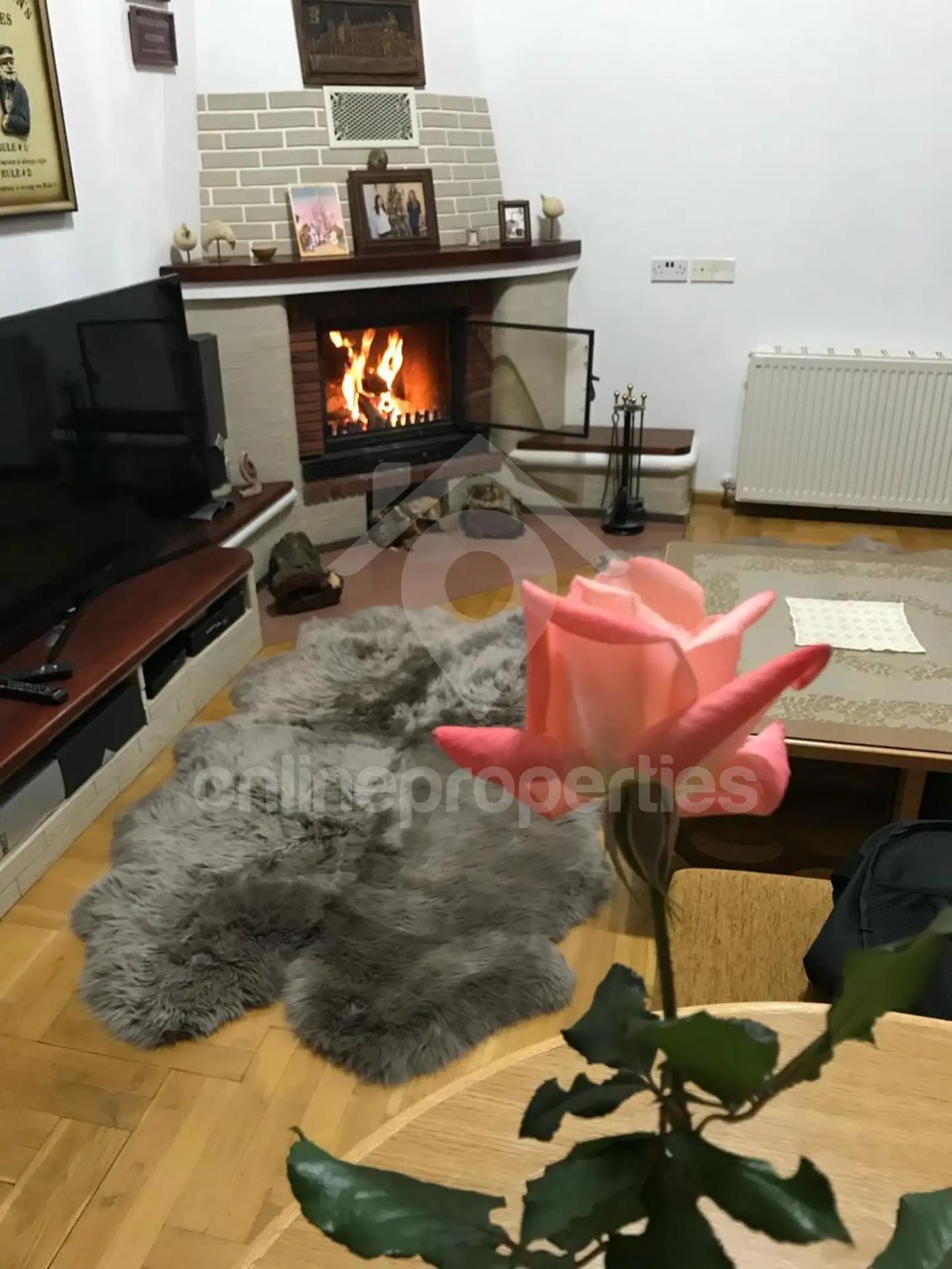 To change image, hover mouse over thumbnails below