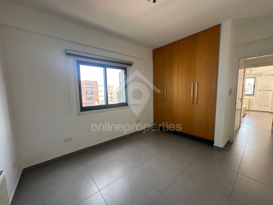 To change image, hover mouse over thumbnails below