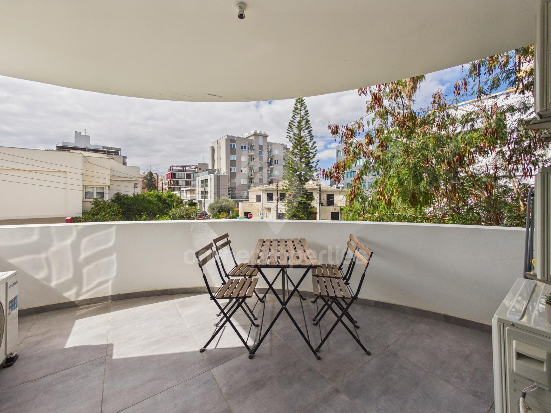 To change image, hover mouse over thumbnails below