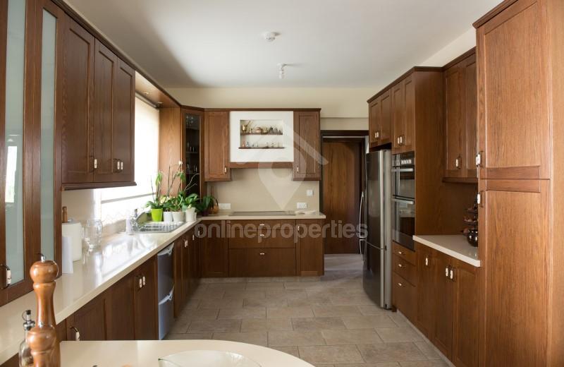 To change image, hover mouse over thumbnails below