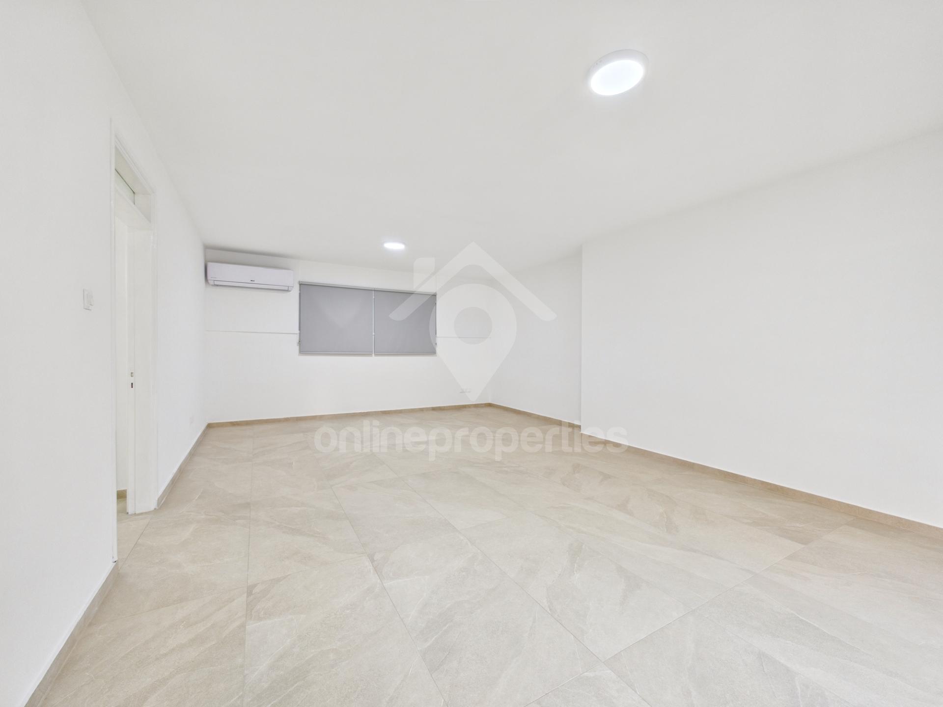 To change image, hover mouse over thumbnails below