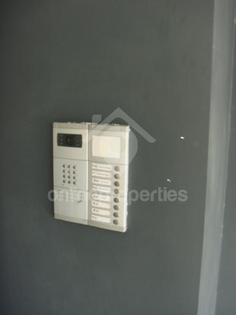 To change image, hover mouse over thumbnails below