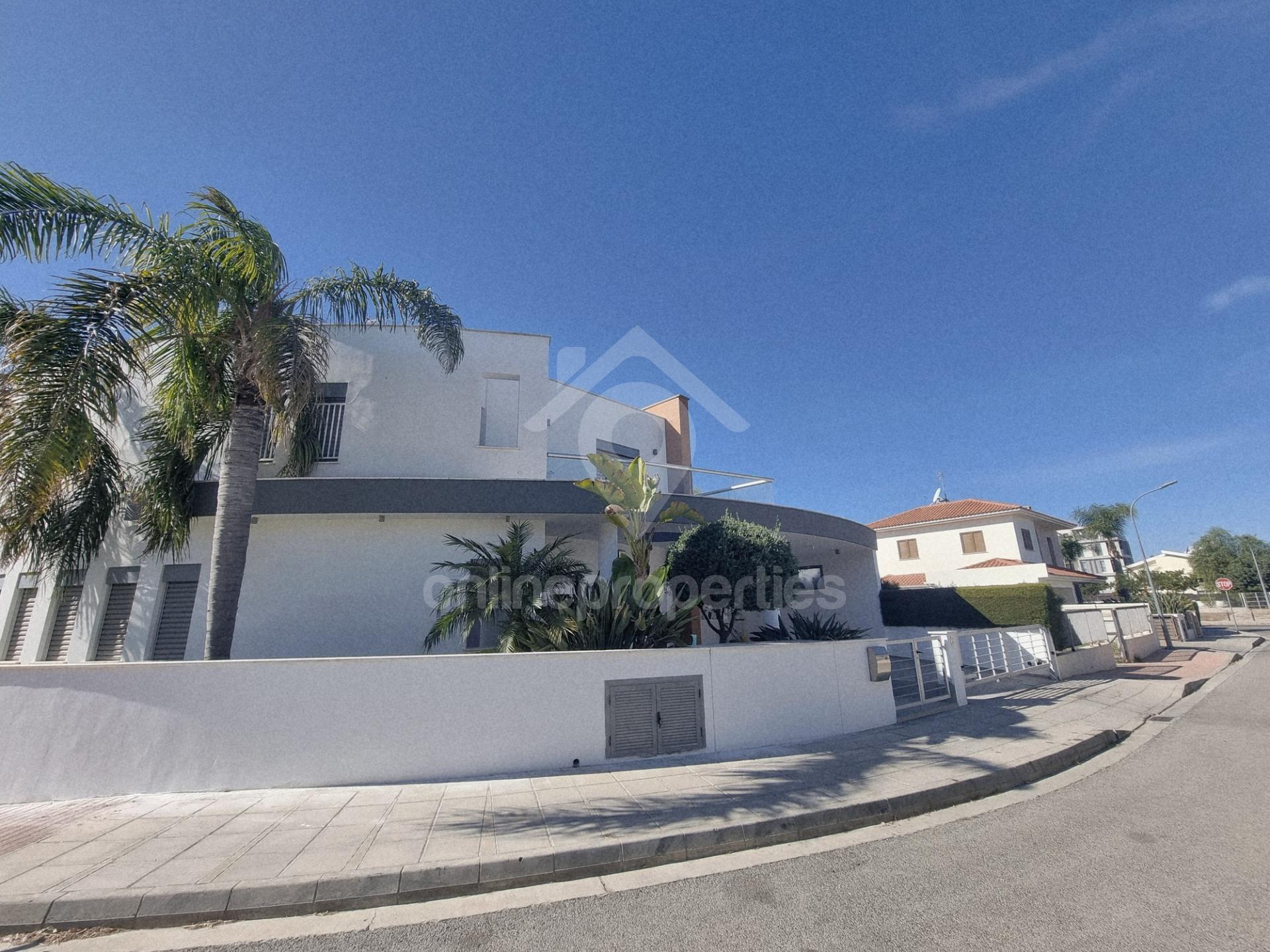 To change image, hover mouse over thumbnails below