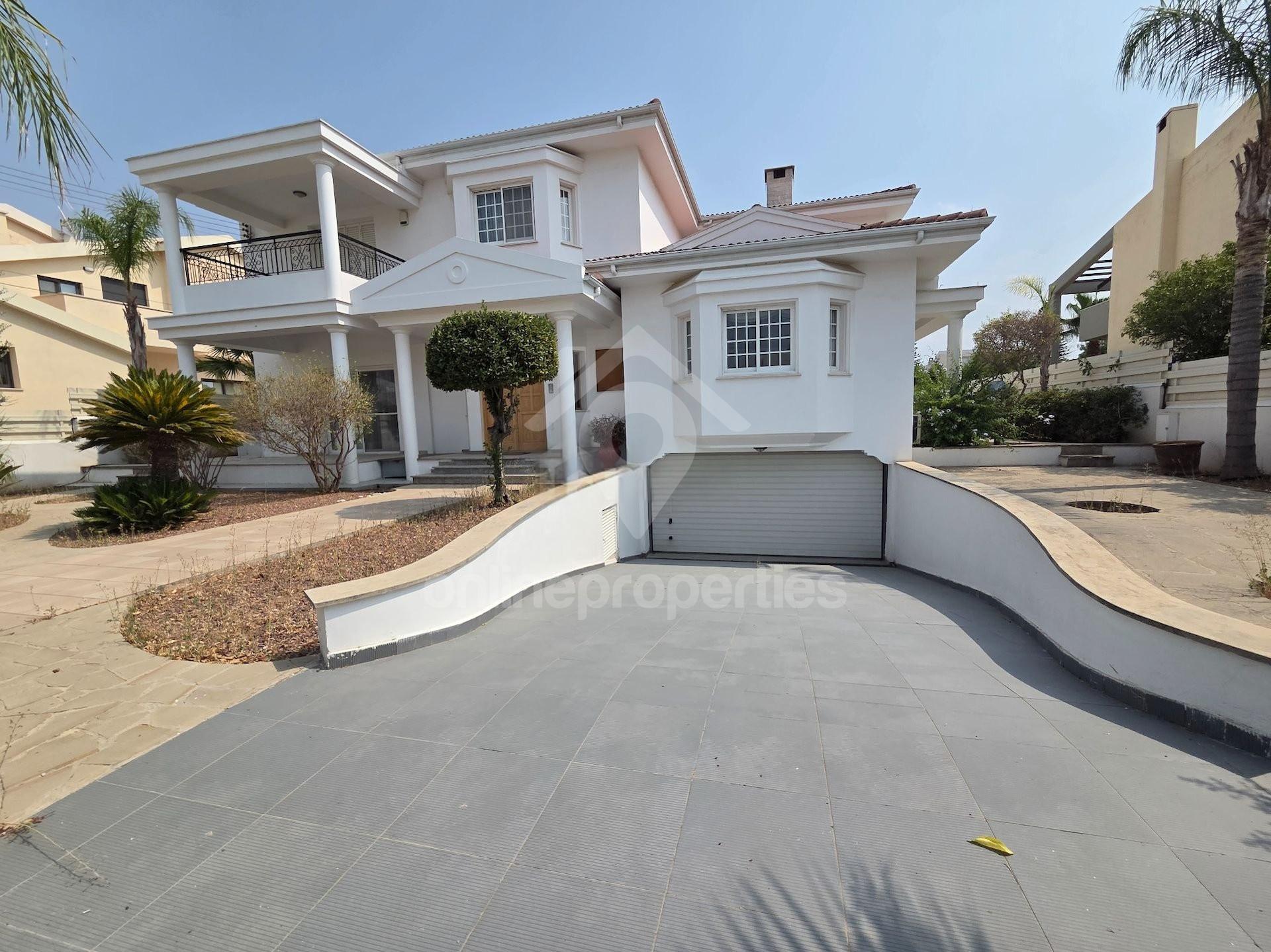 To change image, hover mouse over thumbnails below