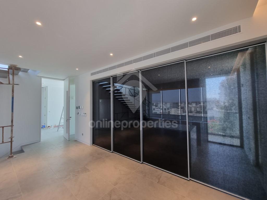 To change image, hover mouse over thumbnails below