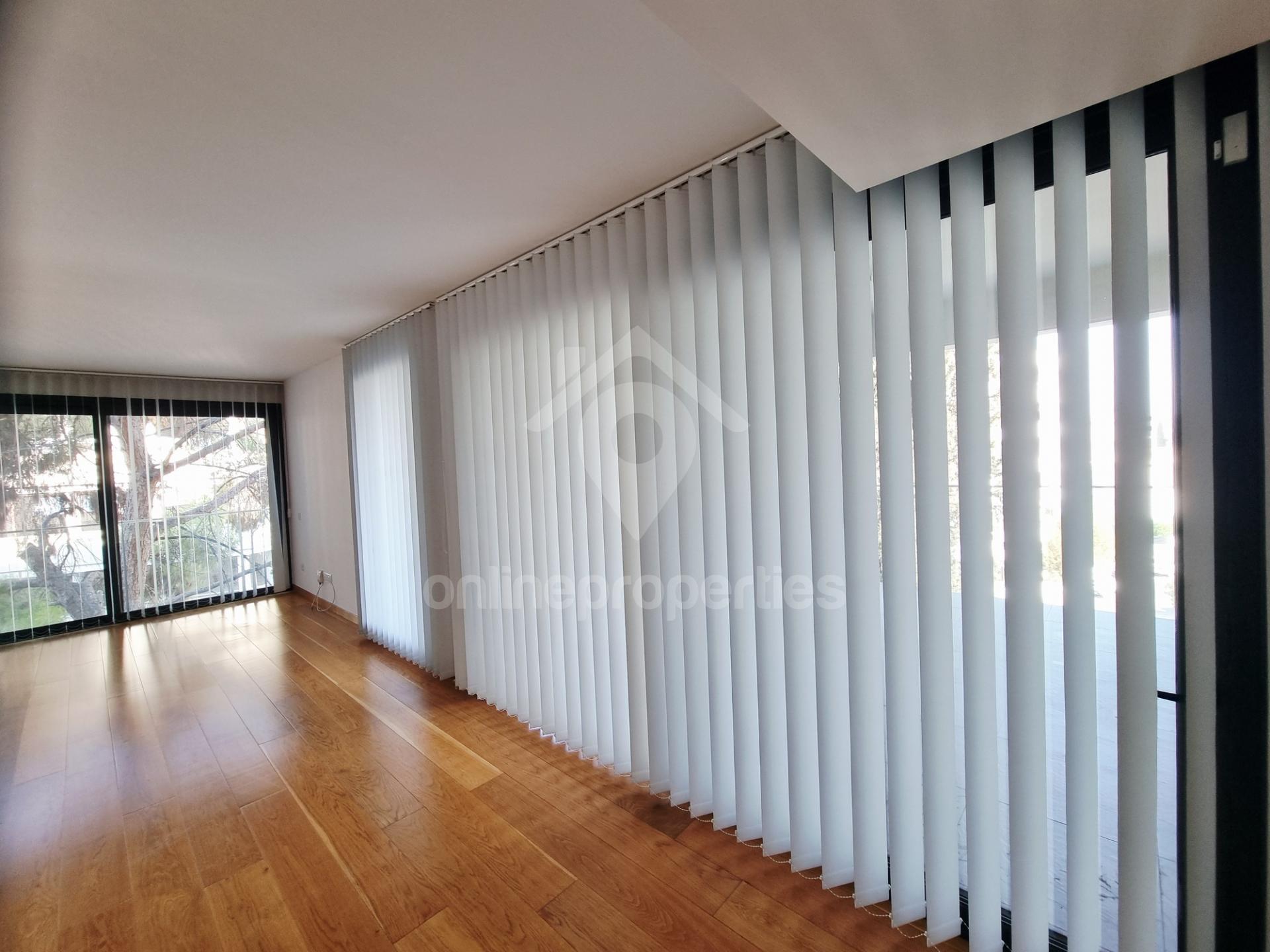 To change image, hover mouse over thumbnails below