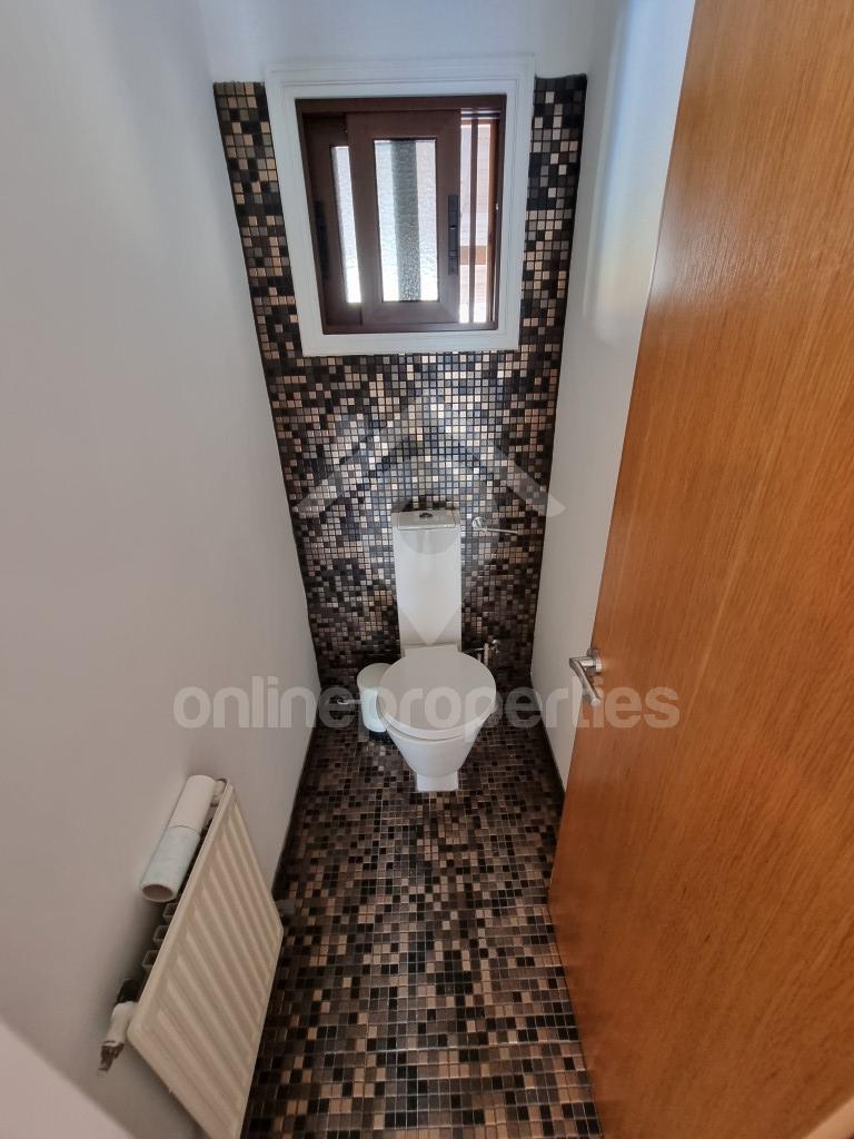 To change image, hover mouse over thumbnails below