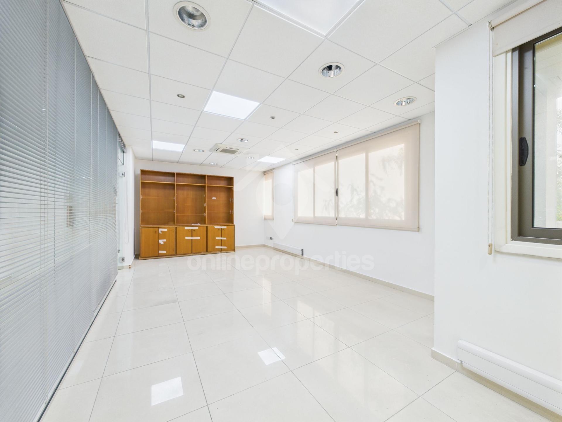 To change image, hover mouse over thumbnails below