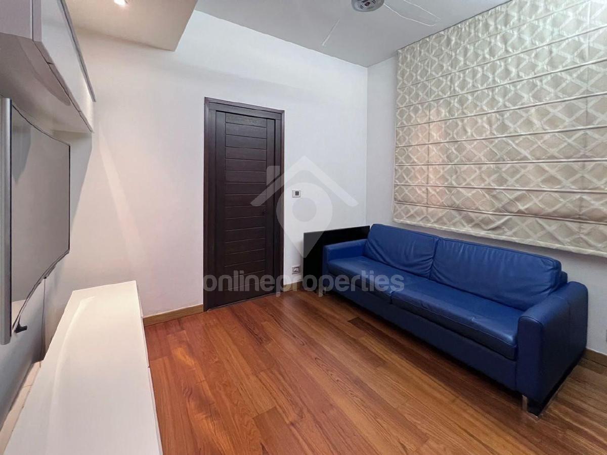 To change image, hover mouse over thumbnails below