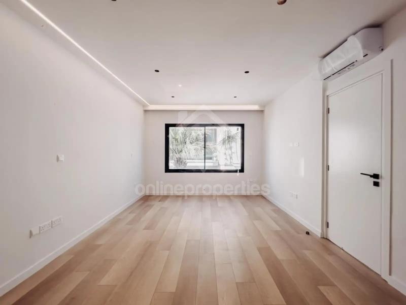 To change image, hover mouse over thumbnails below