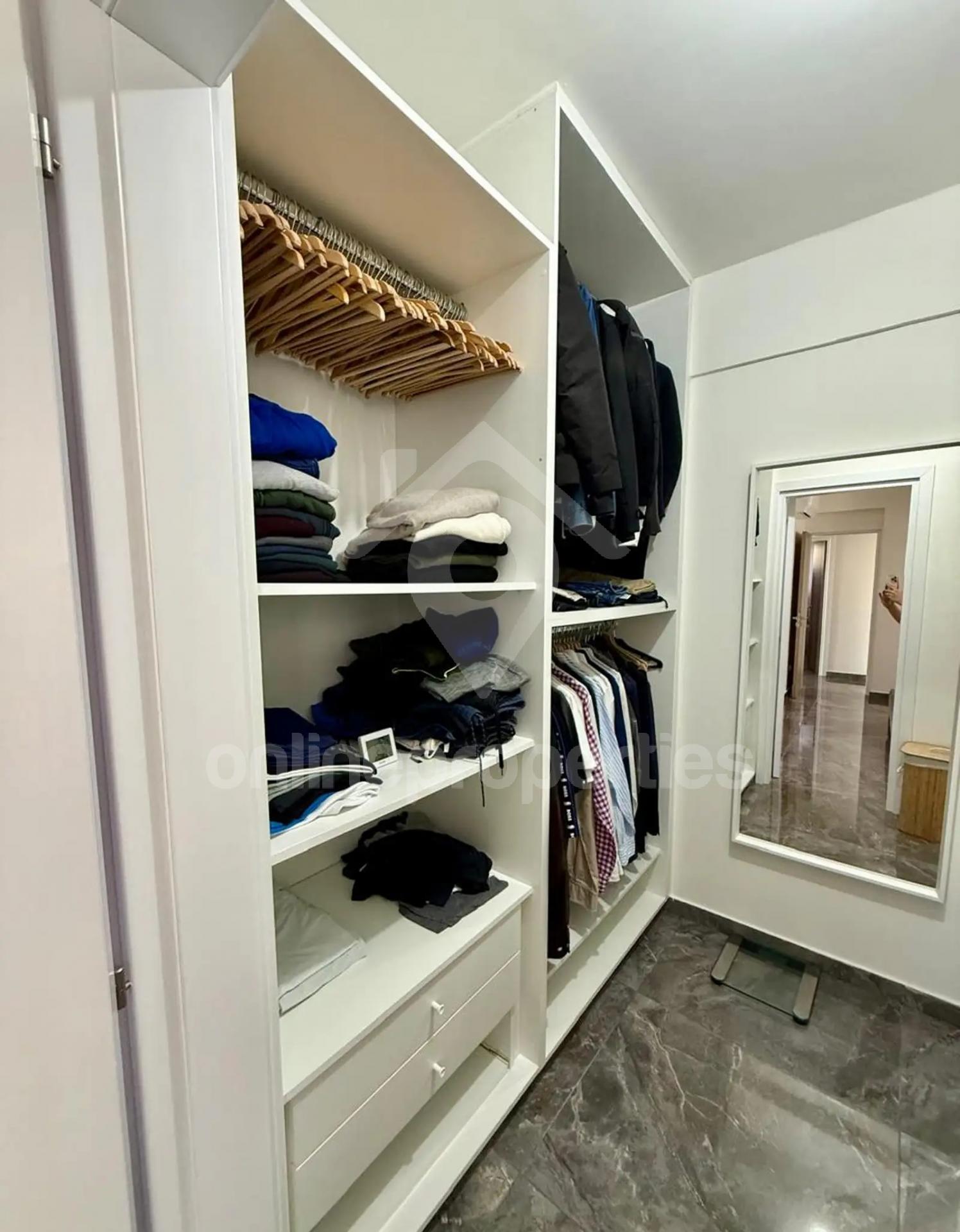 To change image, hover mouse over thumbnails below