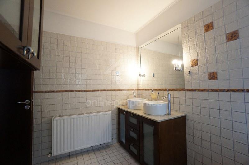 To change image, hover mouse over thumbnails below