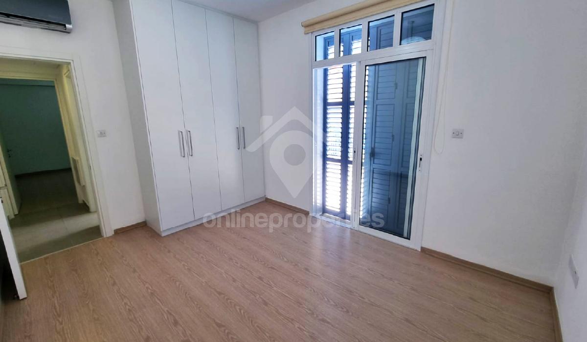 To change image, hover mouse over thumbnails below