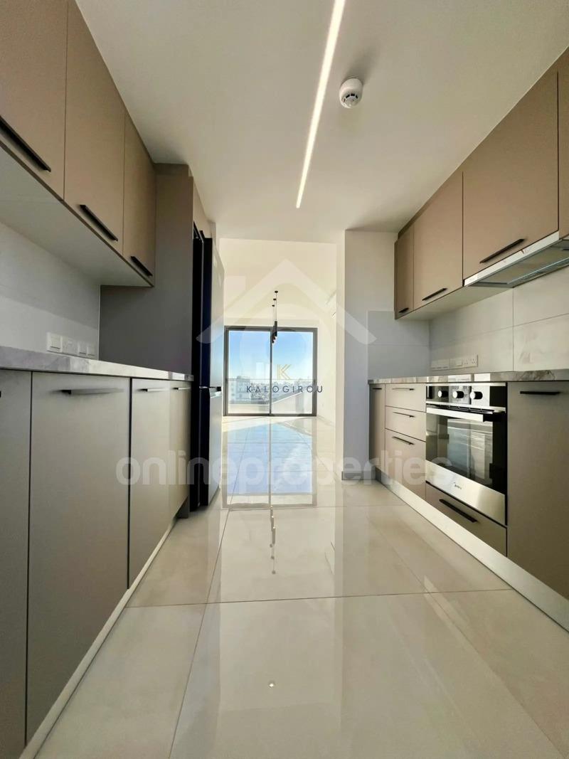 To change image, hover mouse over thumbnails below