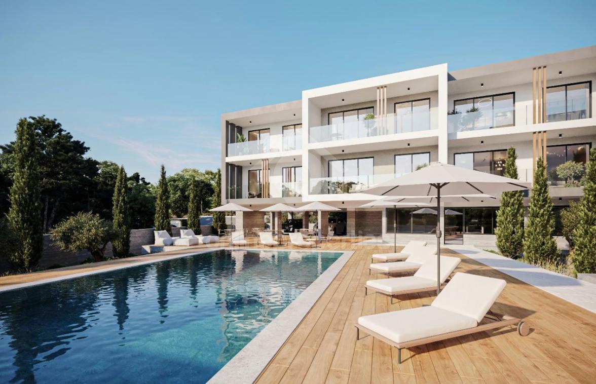 To change image, hover mouse over thumbnails below