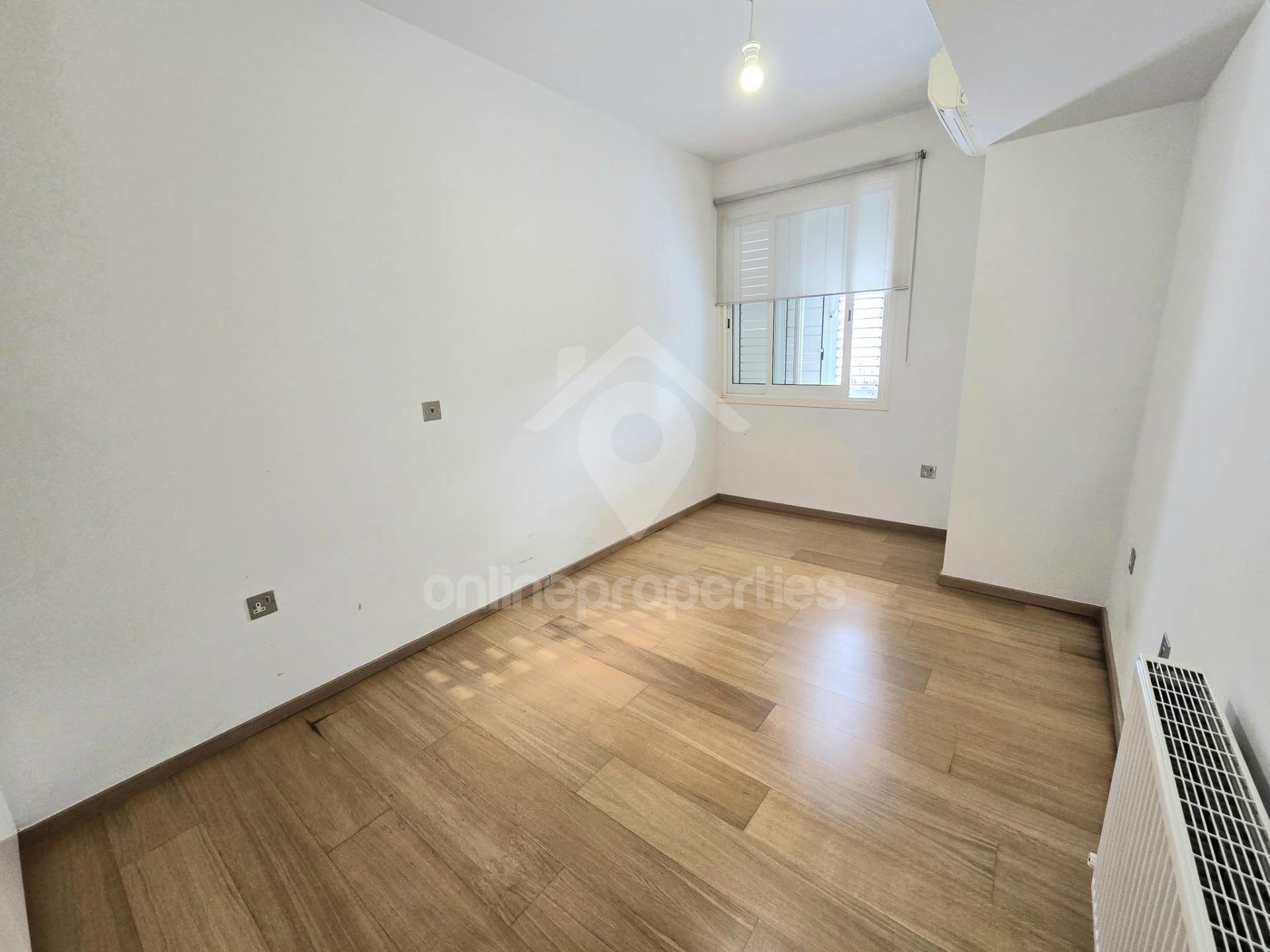 To change image, hover mouse over thumbnails below