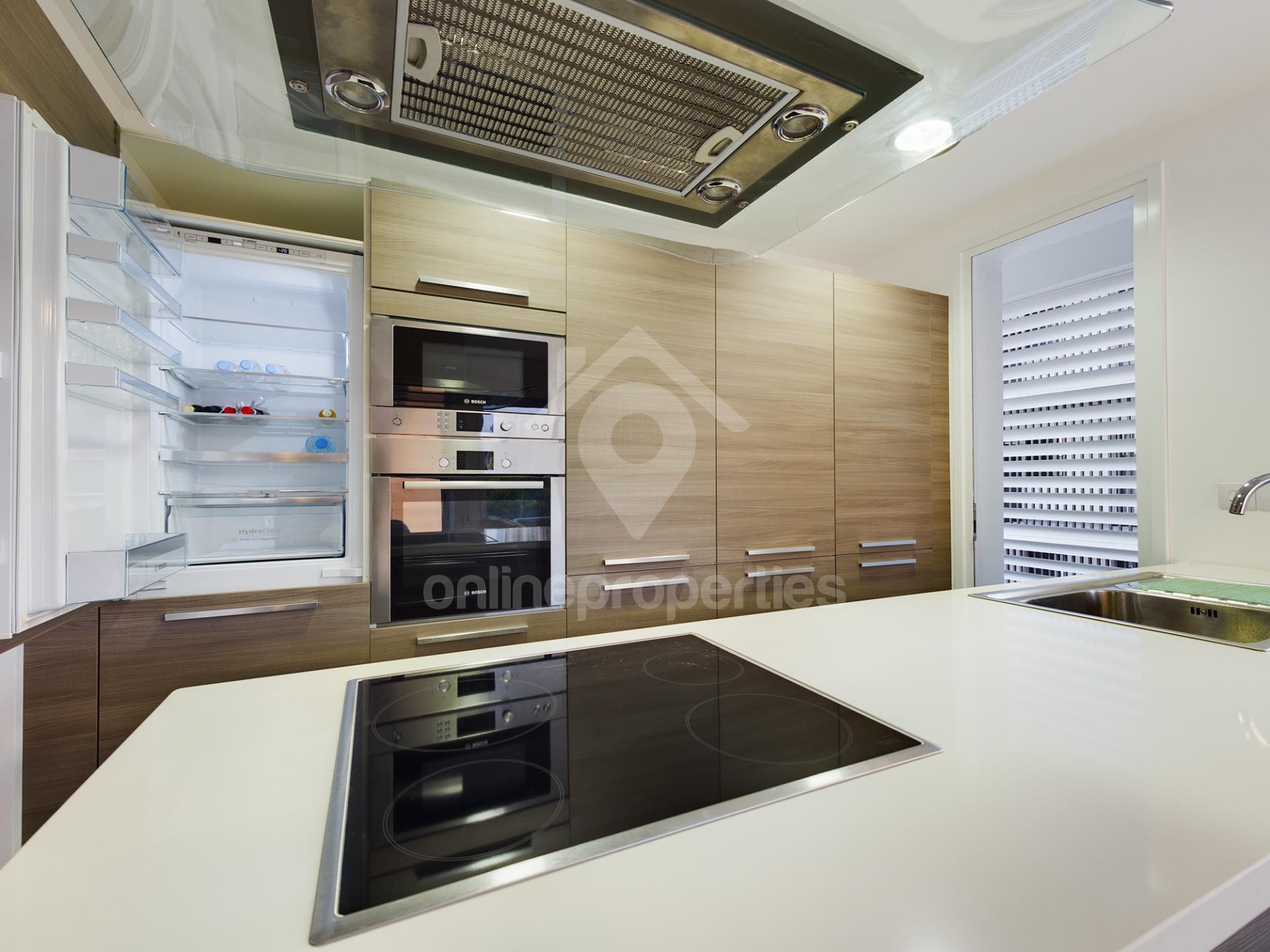 To change image, hover mouse over thumbnails below