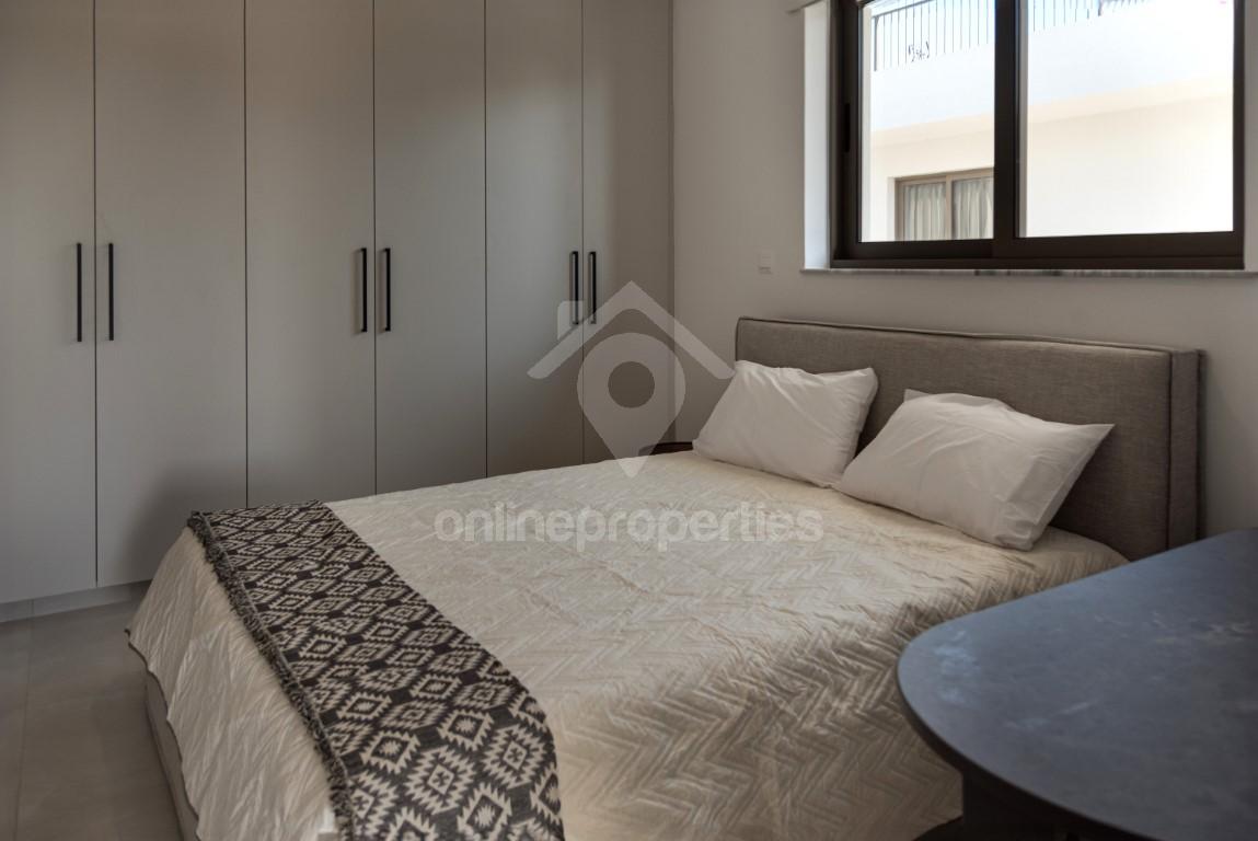 To change image, hover mouse over thumbnails below