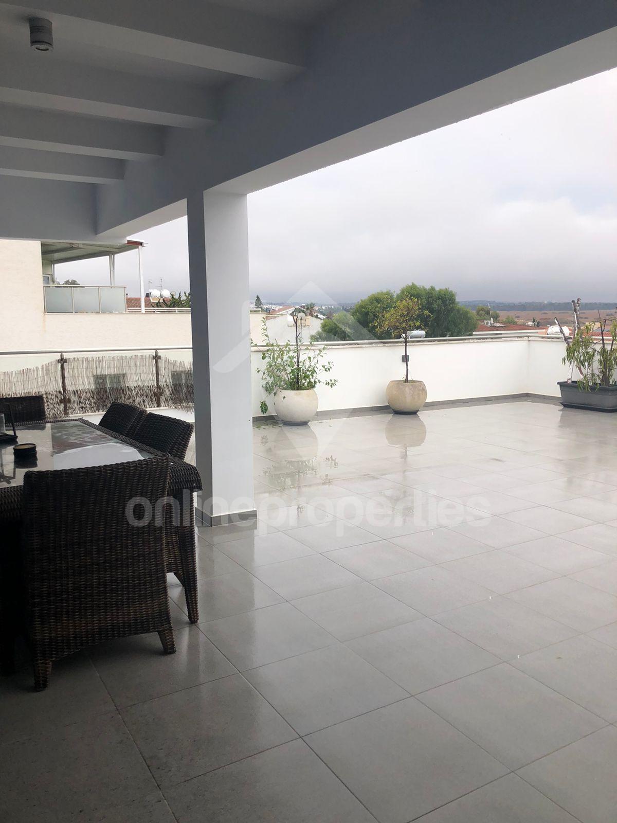 To change image, hover mouse over thumbnails below