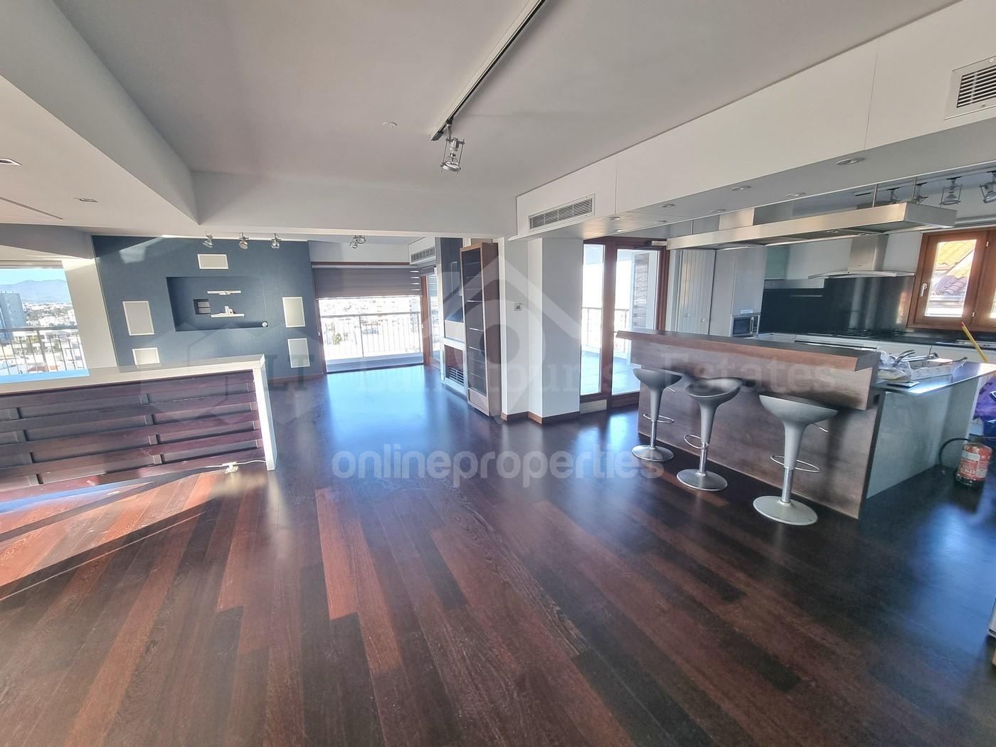 To change image, hover mouse over thumbnails below