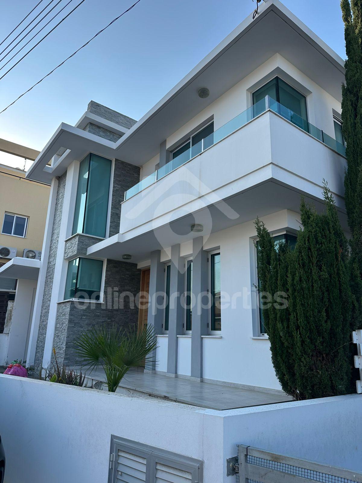 To change image, hover mouse over thumbnails below