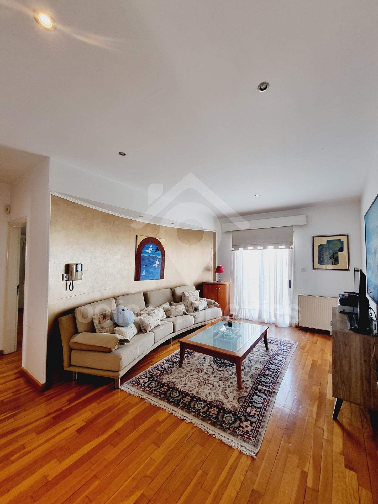 To change image, hover mouse over thumbnails below