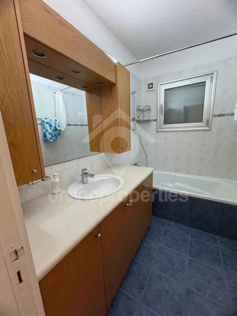 To change image, hover mouse over thumbnails below