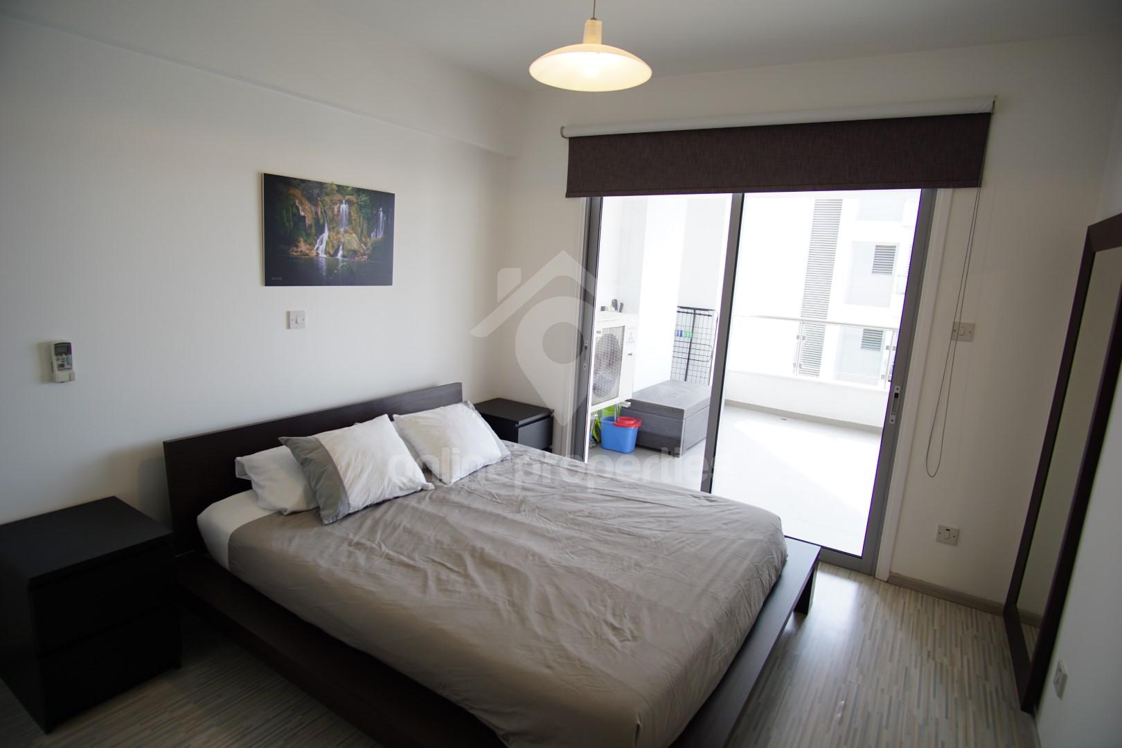 To change image, hover mouse over thumbnails below