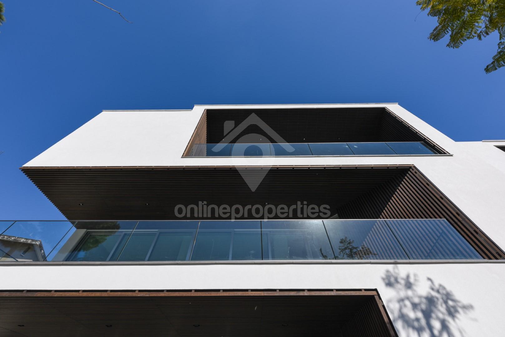 To change image, hover mouse over thumbnails below