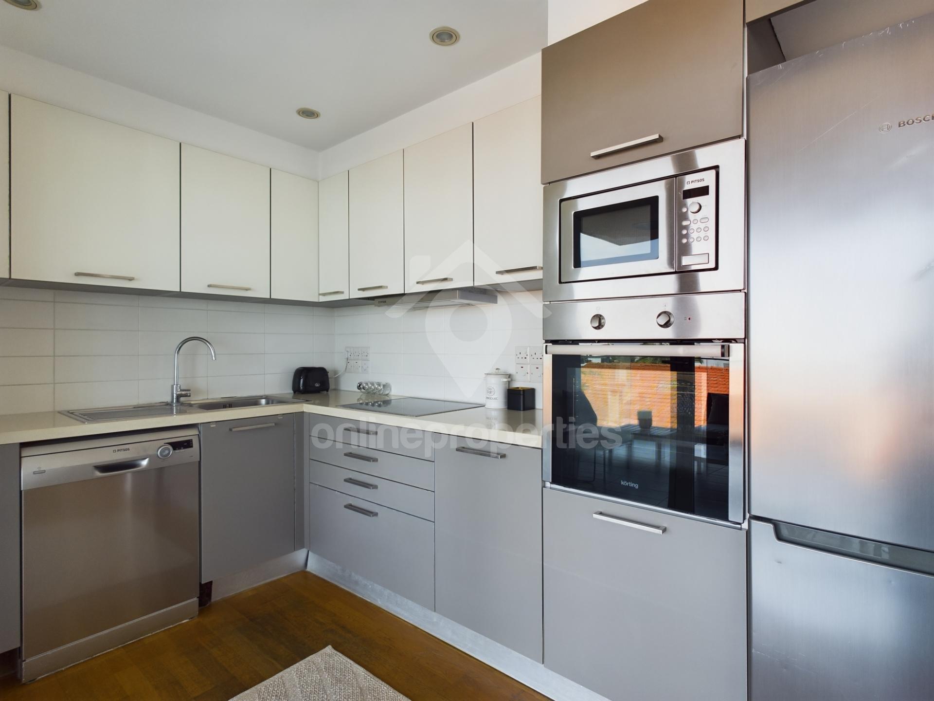 To change image, hover mouse over thumbnails below