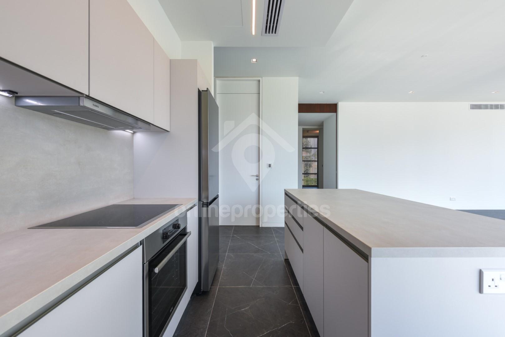 To change image, hover mouse over thumbnails below