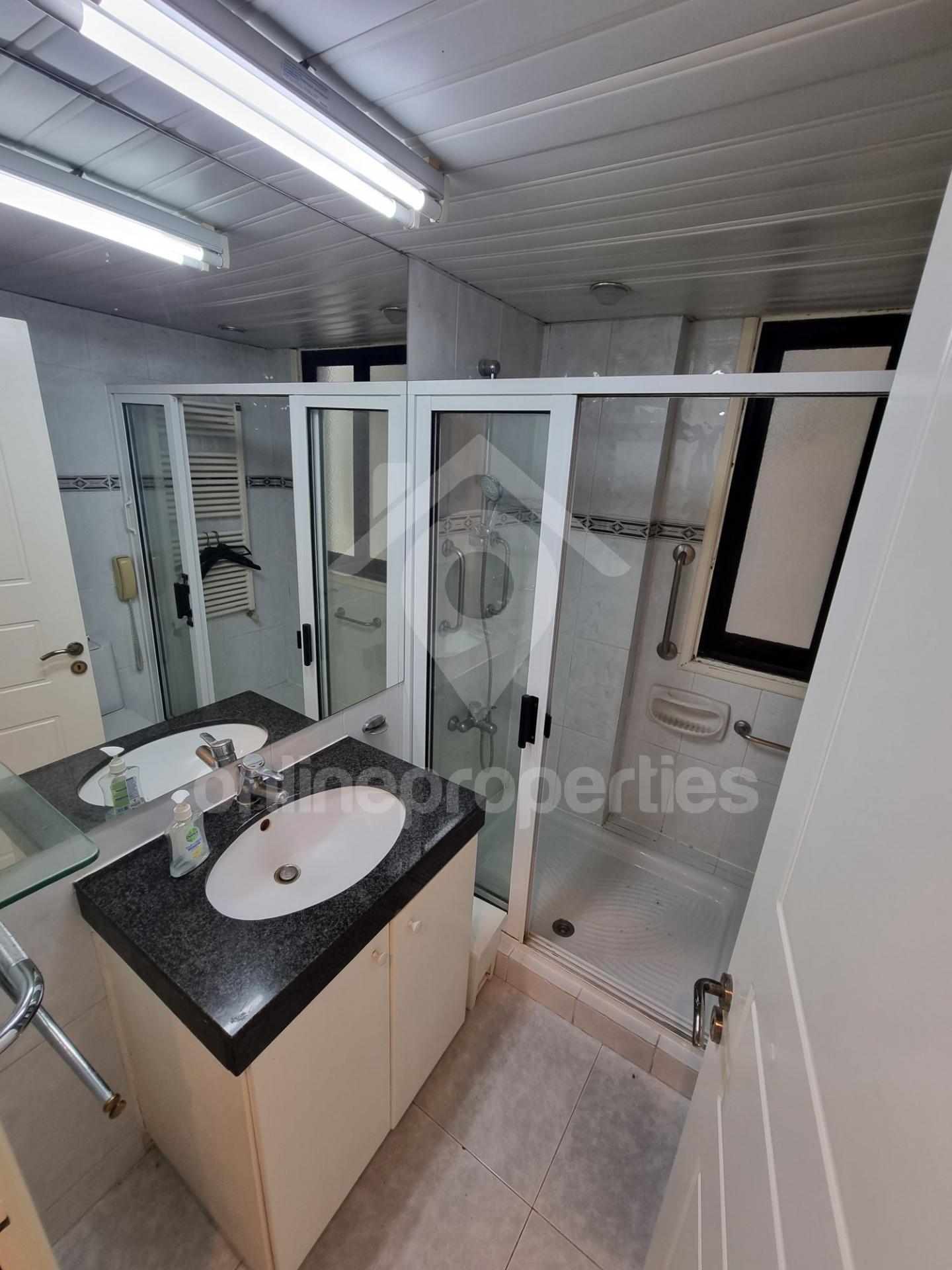 To change image, hover mouse over thumbnails below