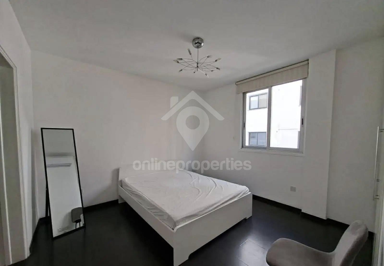 To change image, hover mouse over thumbnails below