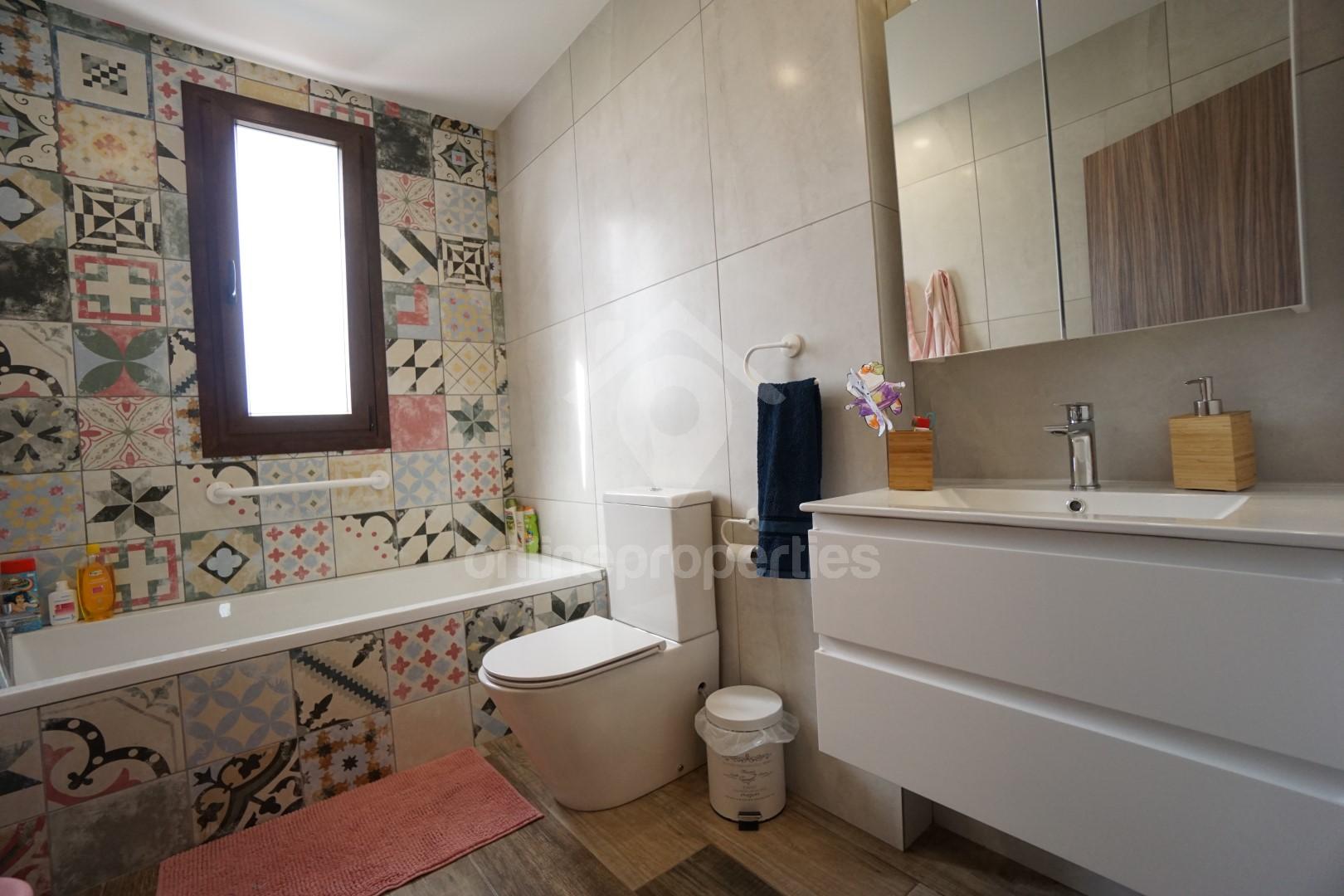 To change image, hover mouse over thumbnails below