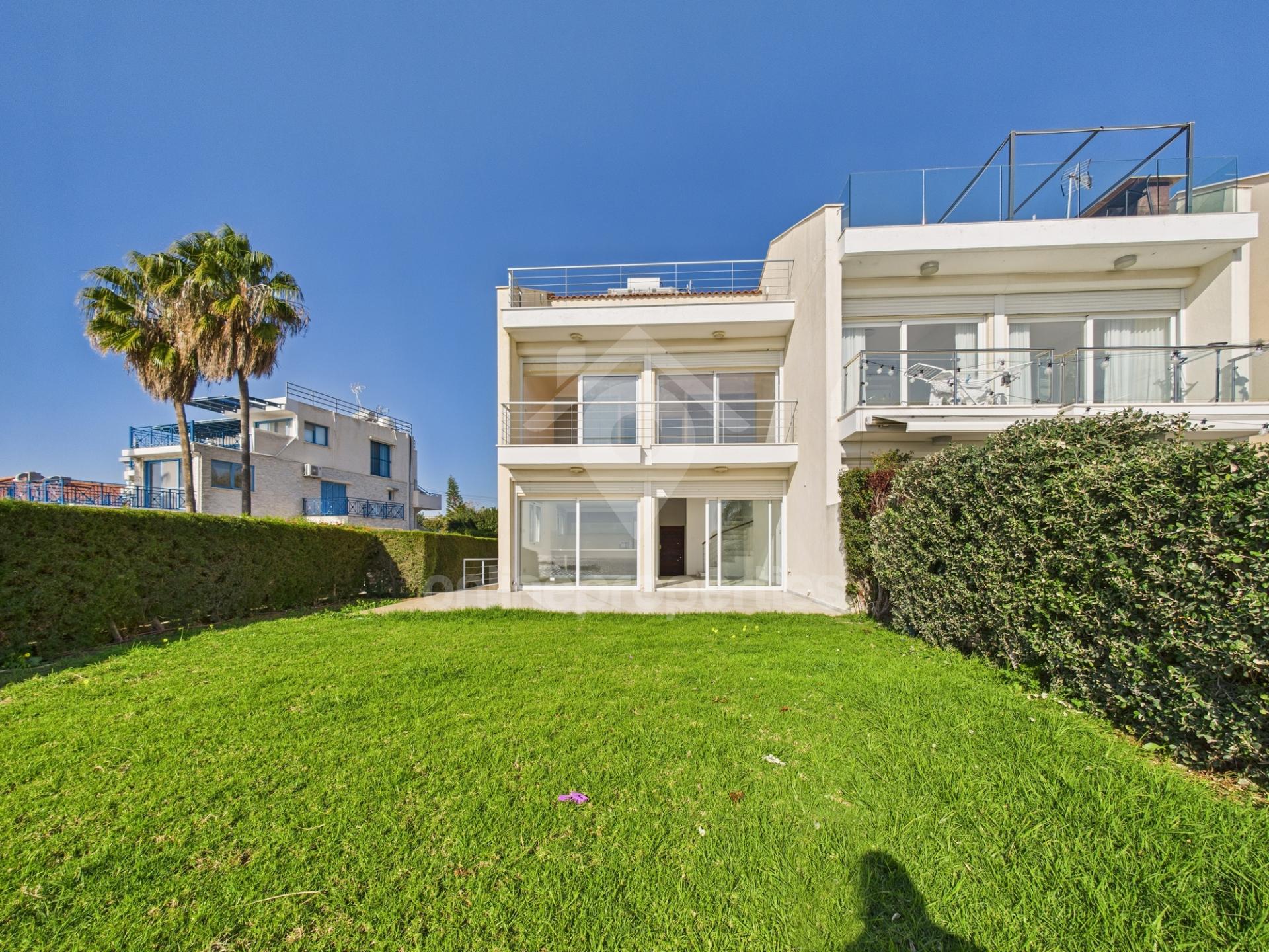 To change image, hover mouse over thumbnails below