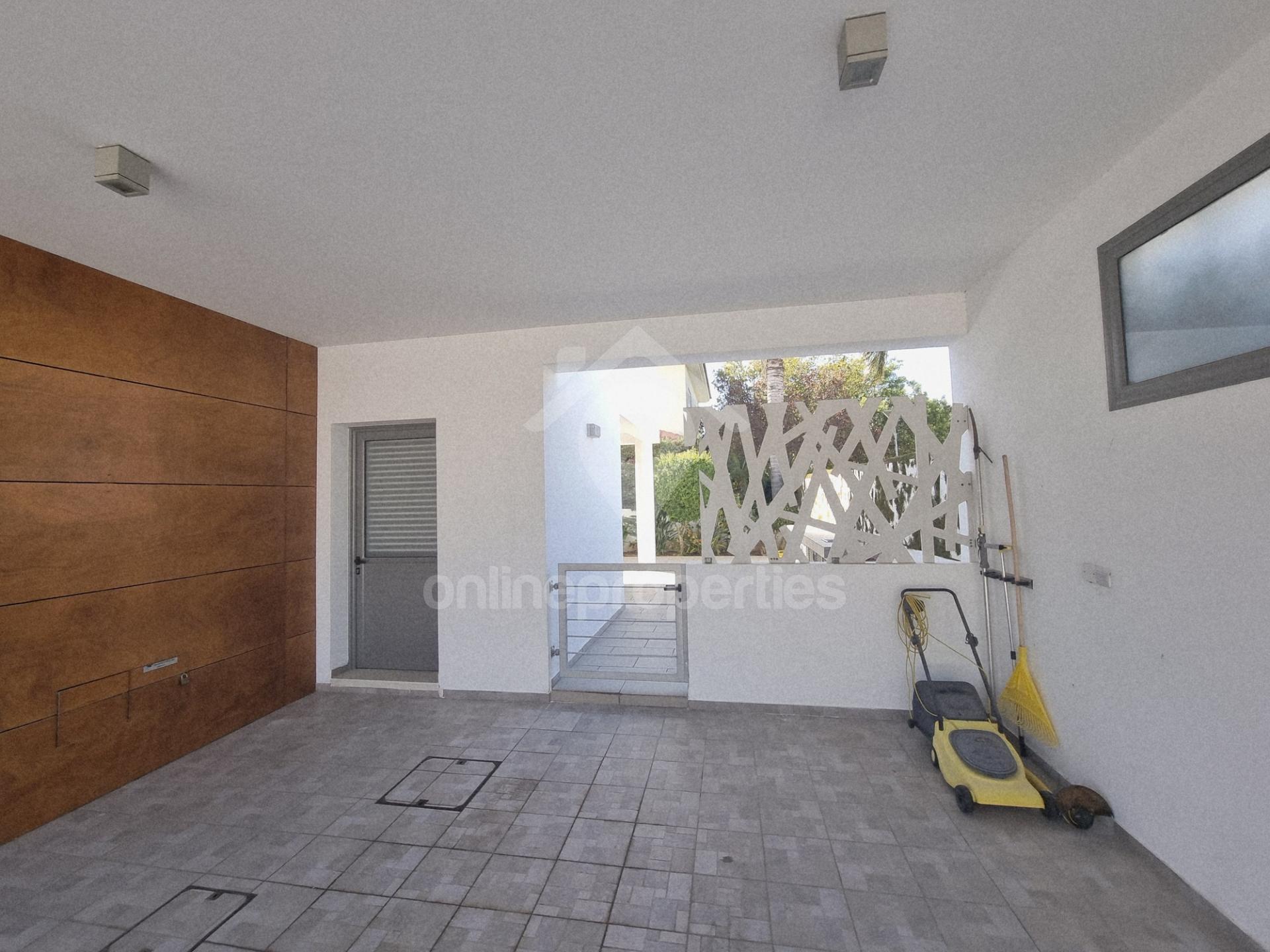 To change image, hover mouse over thumbnails below