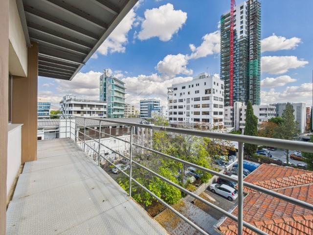 To change image, hover mouse over thumbnails below