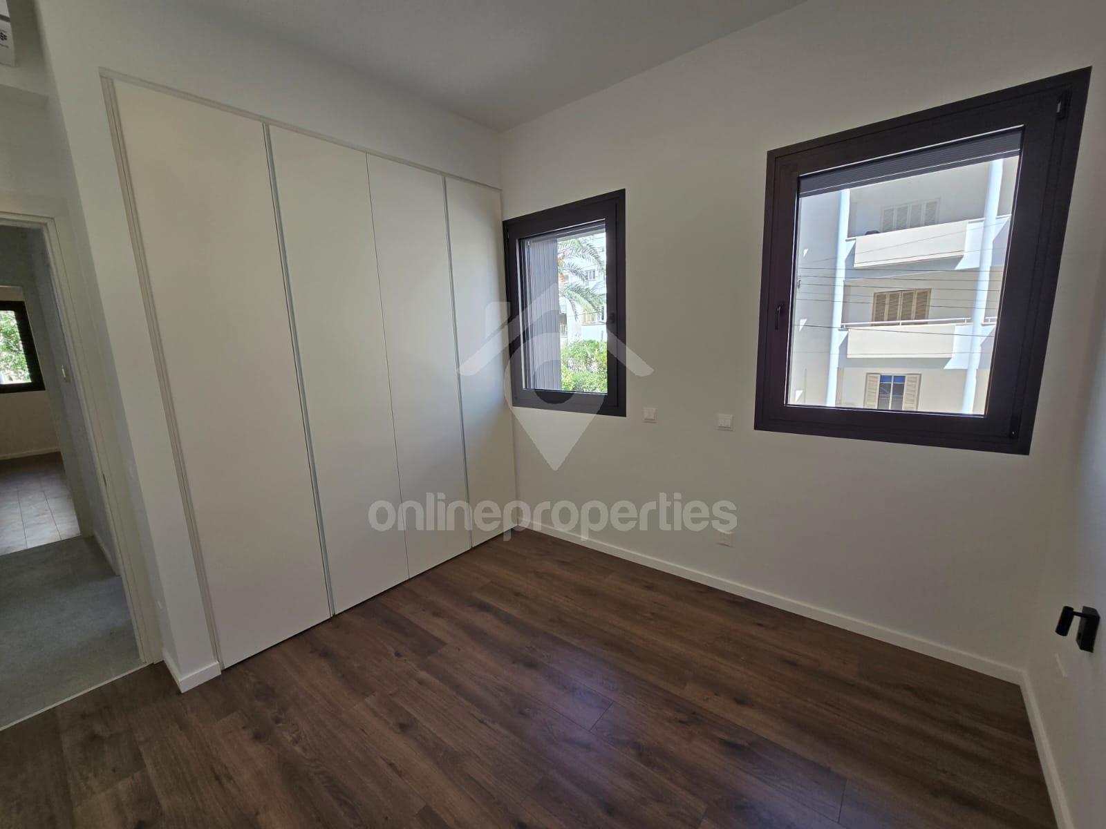 To change image, hover mouse over thumbnails below