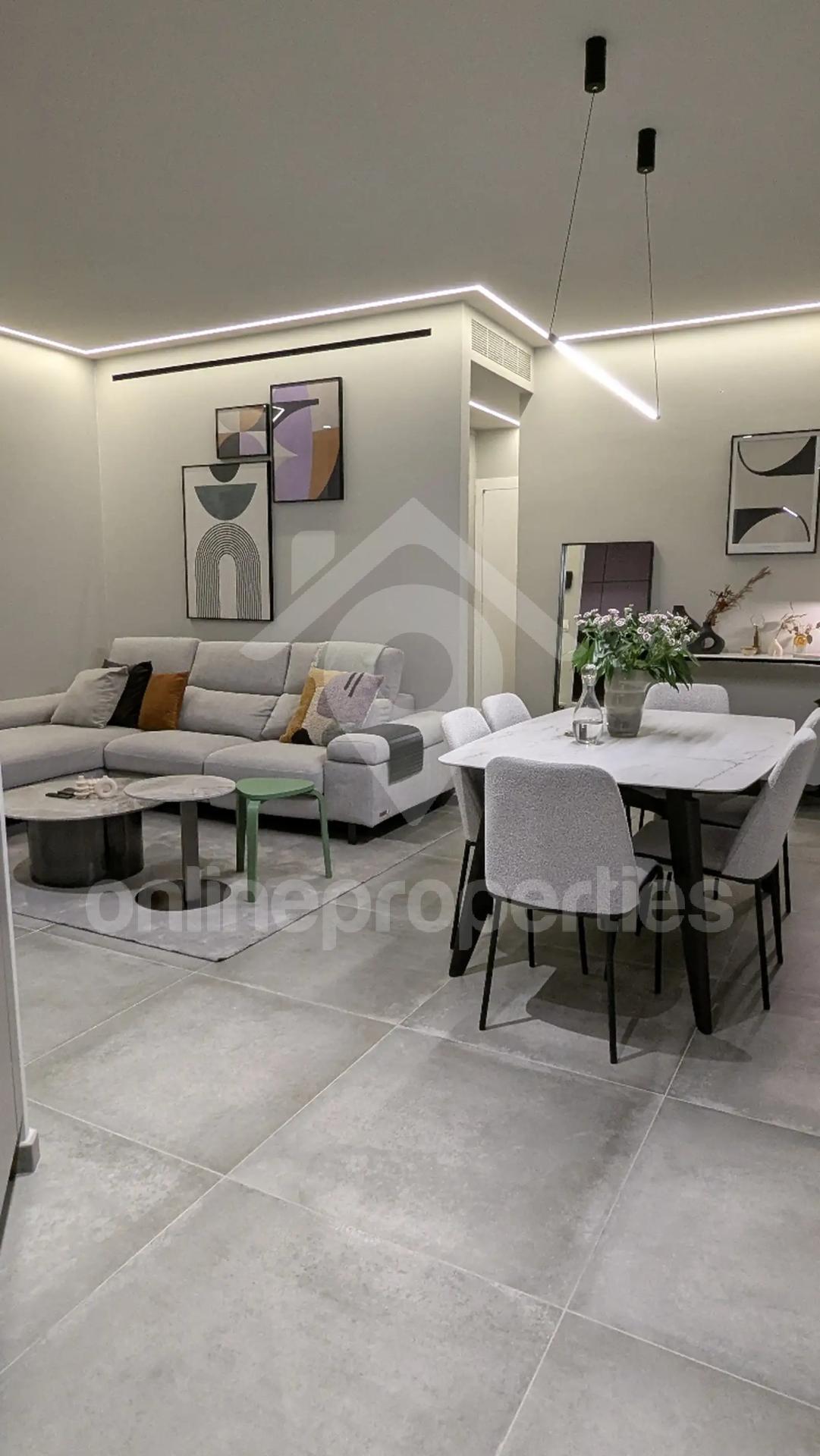 To change image, hover mouse over thumbnails below