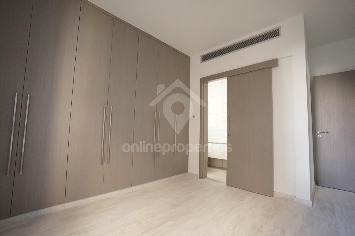 To change image, hover mouse over thumbnails below