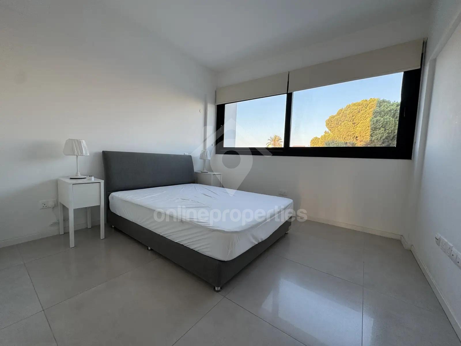 To change image, hover mouse over thumbnails below